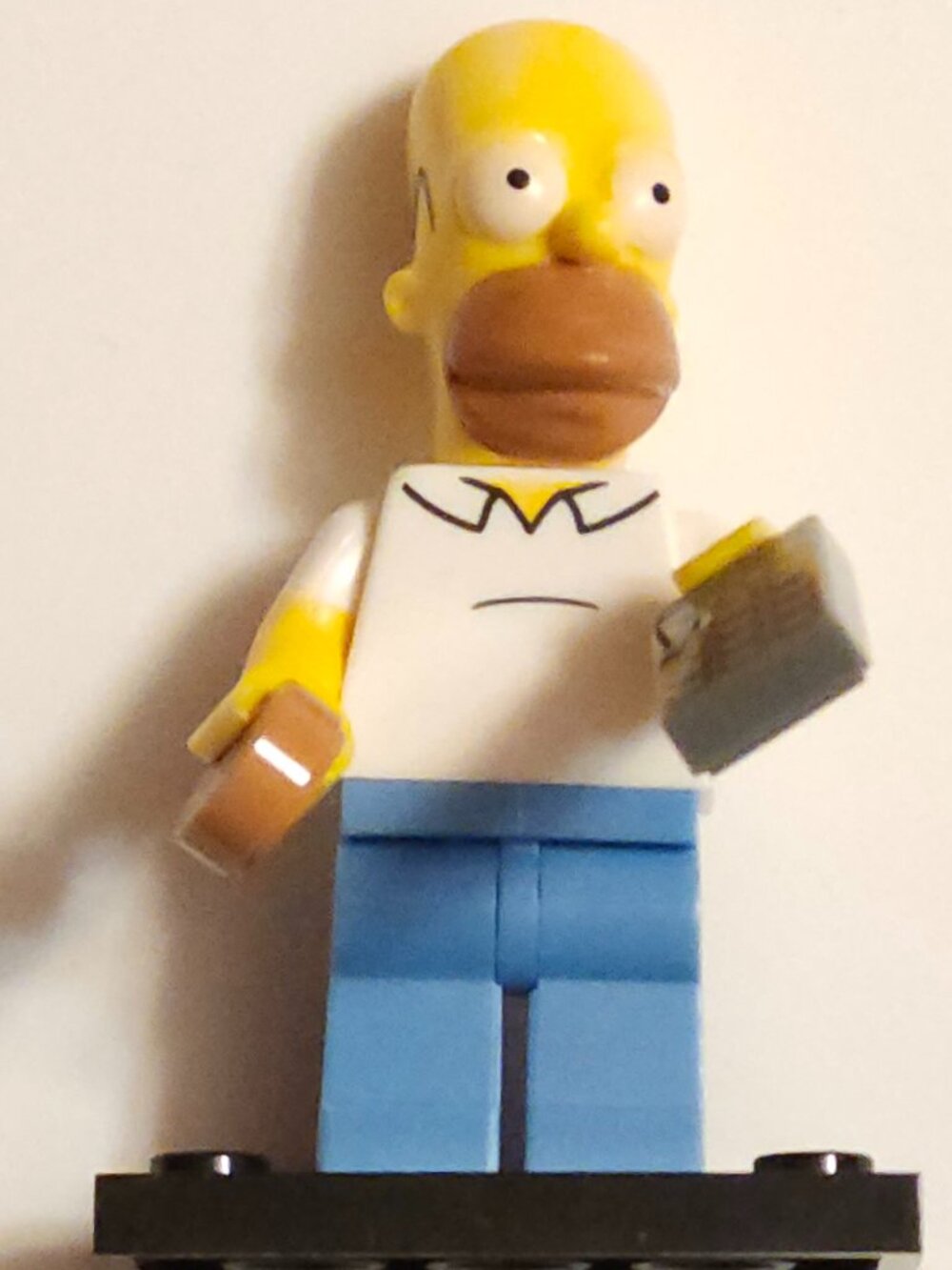 LEGO Homer Simpson minifigure from The Simpsons Series 1 (71005) DONUT REMOTE